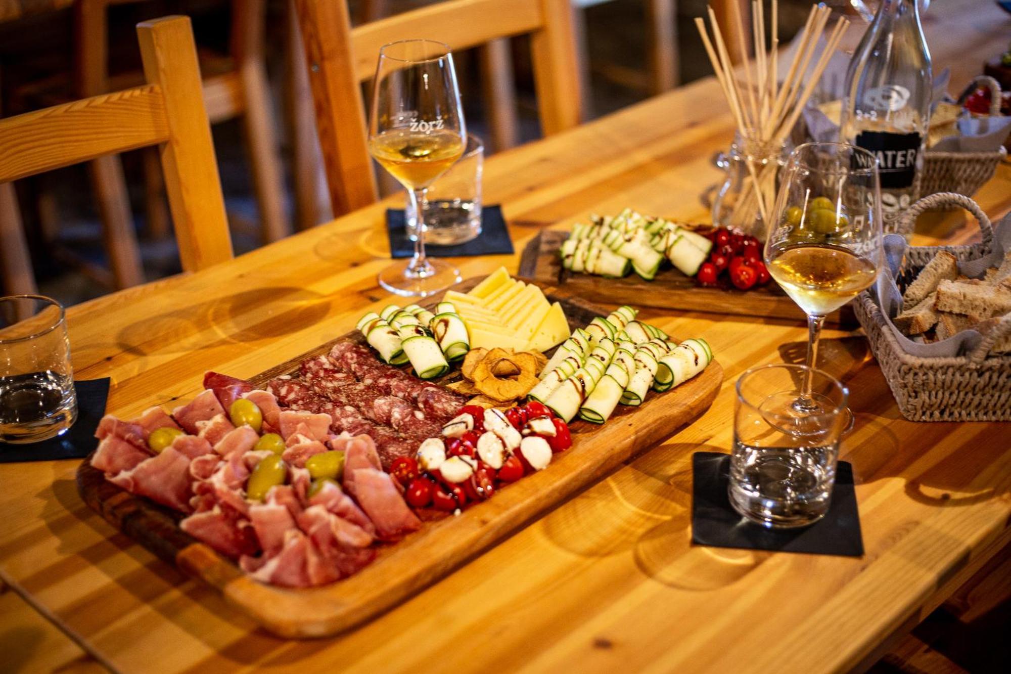Boutique Rooms & Winery Zorz 维帕瓦 外观 照片